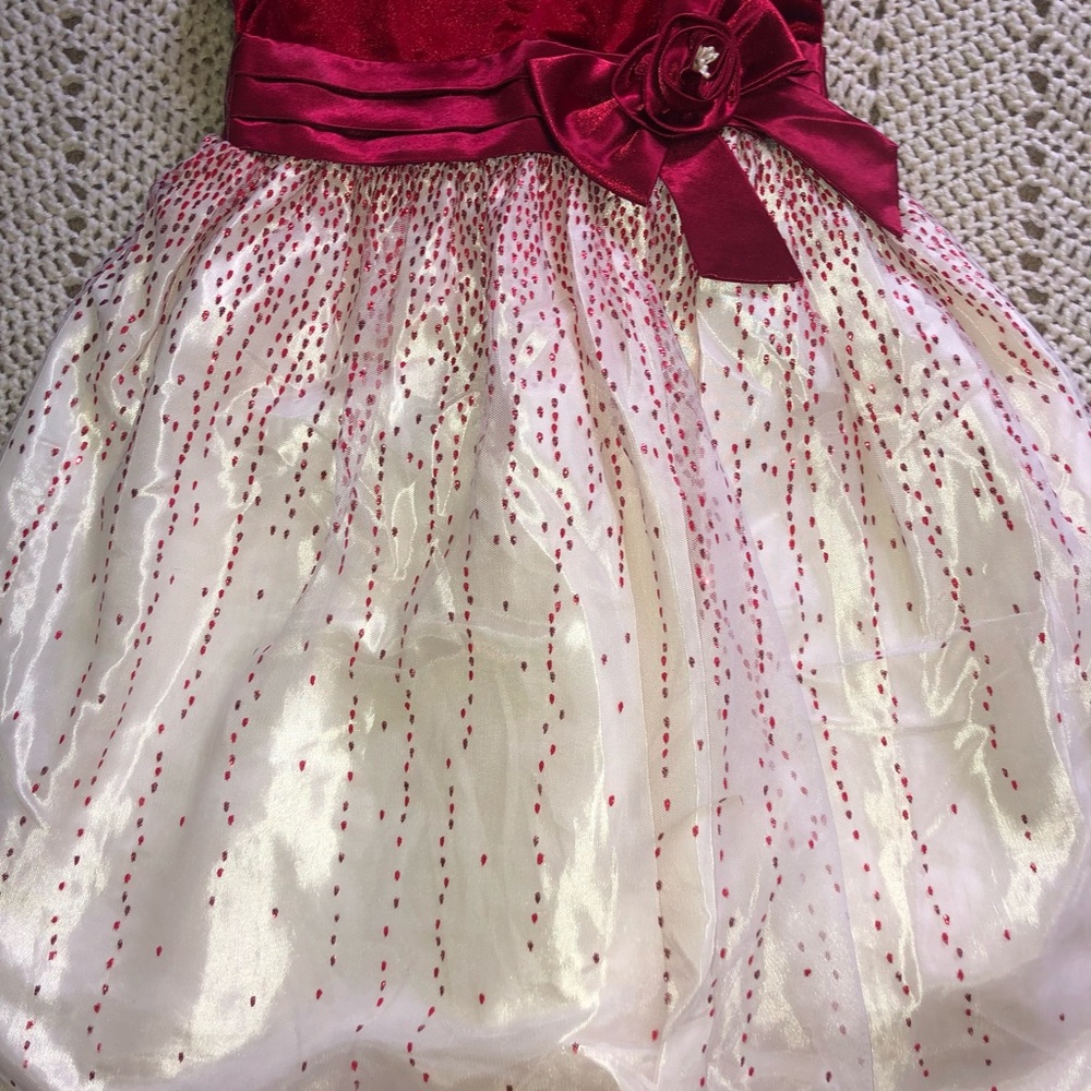 Beautiful red velvet and white dress - Picture 2 of 5